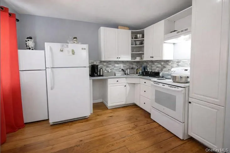 3 bed, 1.0 bath, $2,300 — Photo 2