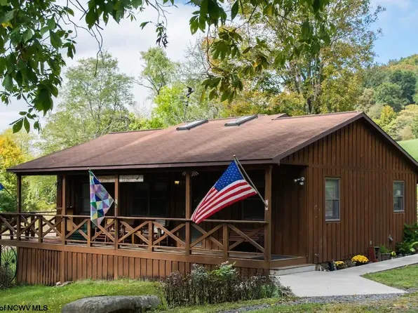 2366 Back Hollow Rd, Hendricks, WV 26271