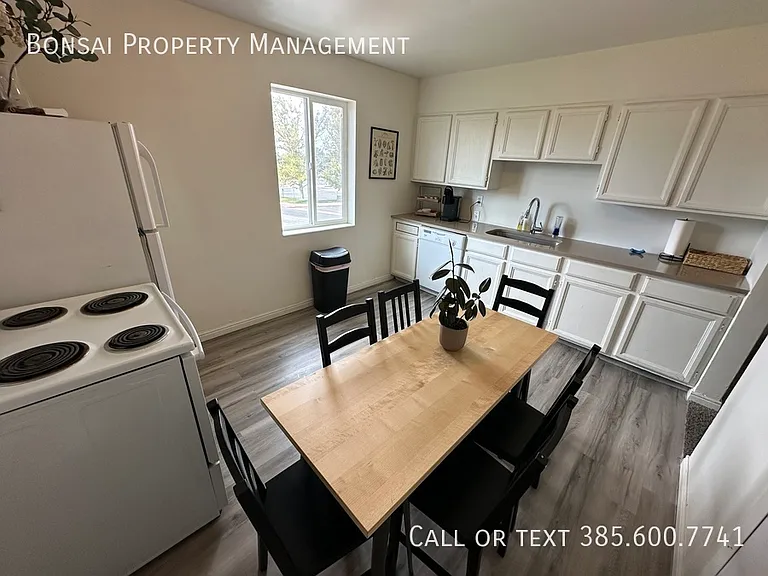 997 Chapel Dr #6 — Photo 4