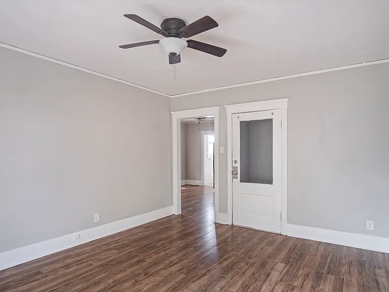 2233 Campbell St — Photo 2