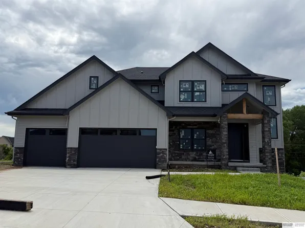 21801 Parkview Dr, Gretna, NE 68028