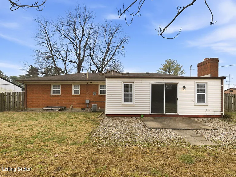 2403 Silverbrook Ave — Photo 34