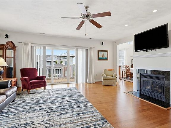 3rd image of 8305 N View Blvd