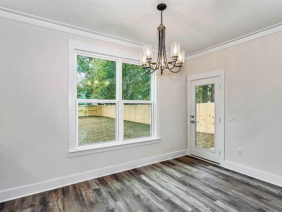5th image of 912 E Hatton St