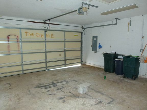 3rd image of 955 SE 38th Ave