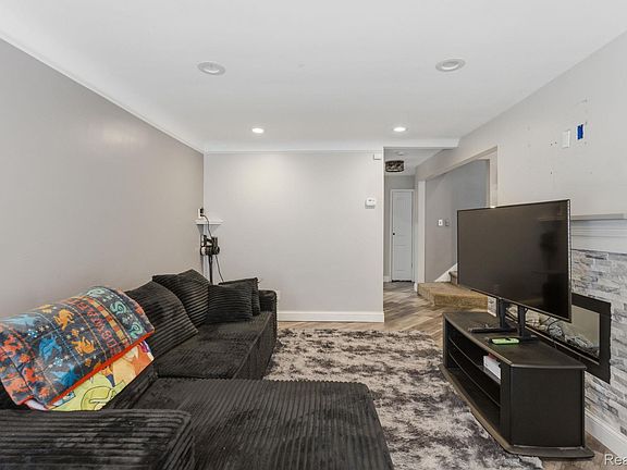 4th image of 20522 Tracey St