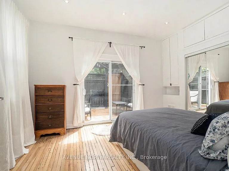 208 Clarence St #1 — Photo 6