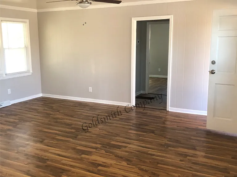 103 Abbotsford Dr — Photo 5