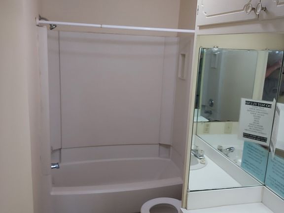 3rd image of 823 Springfield Rd APT I