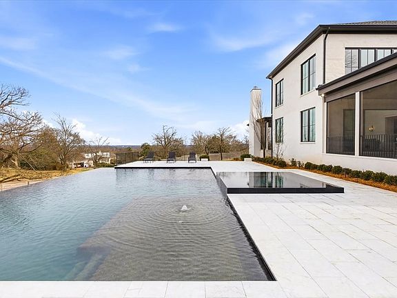 92nd image of 818 Brentview Dr