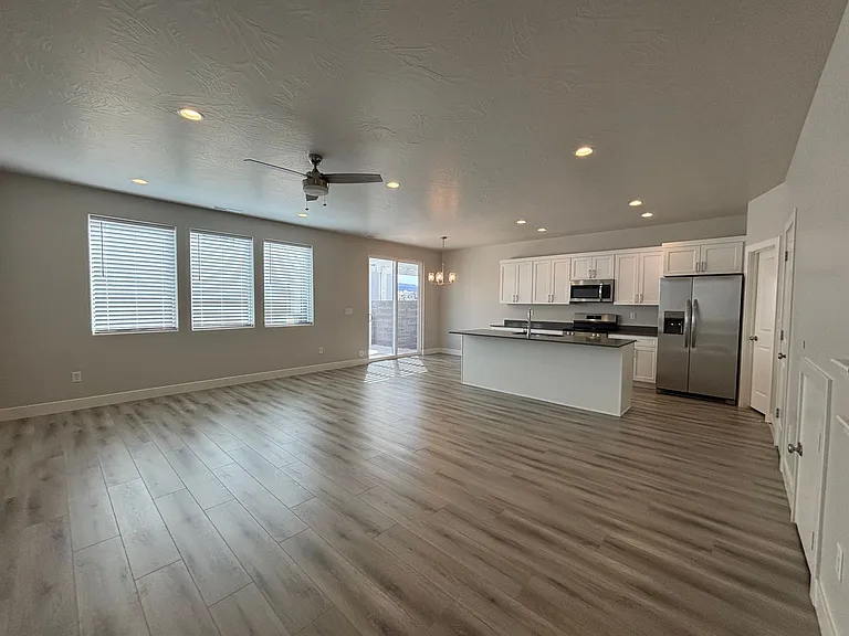 1073 S 4380 W — Photo 8