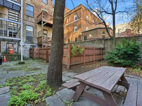 174 Grand Street image 24 of 28