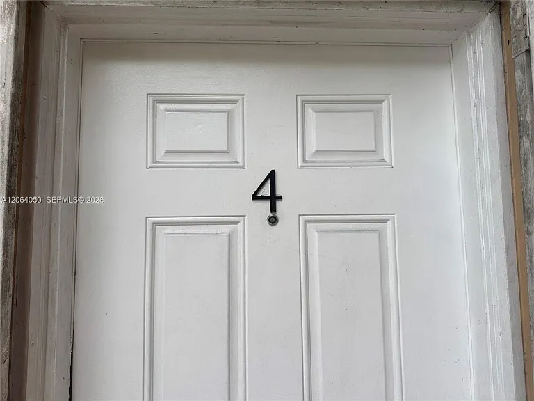 11 SW 32nd Ave #4 — Photo 2