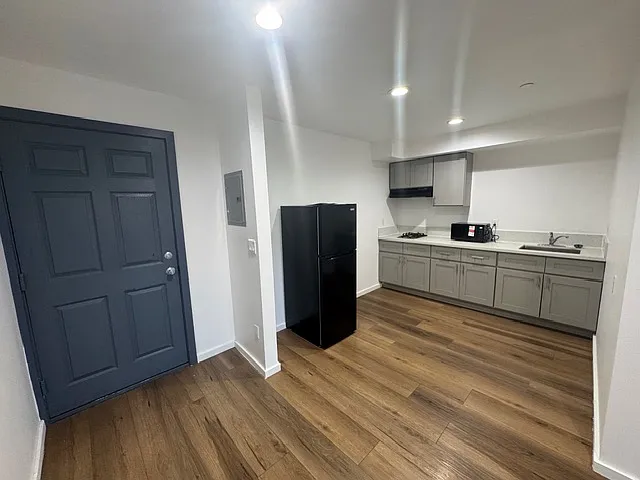 325 N Fickett St — Photo 6