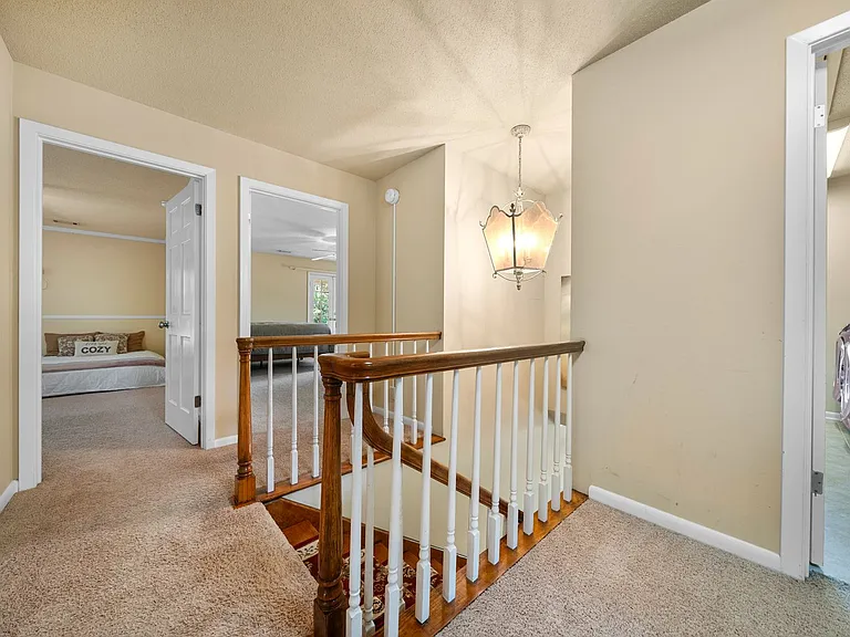112 Leigh Cir — Photo 16