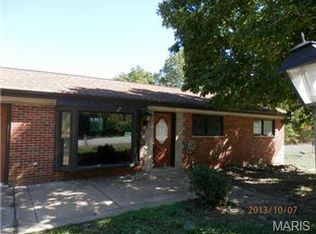 1932 Main Dr, High Ridge, MO 63049