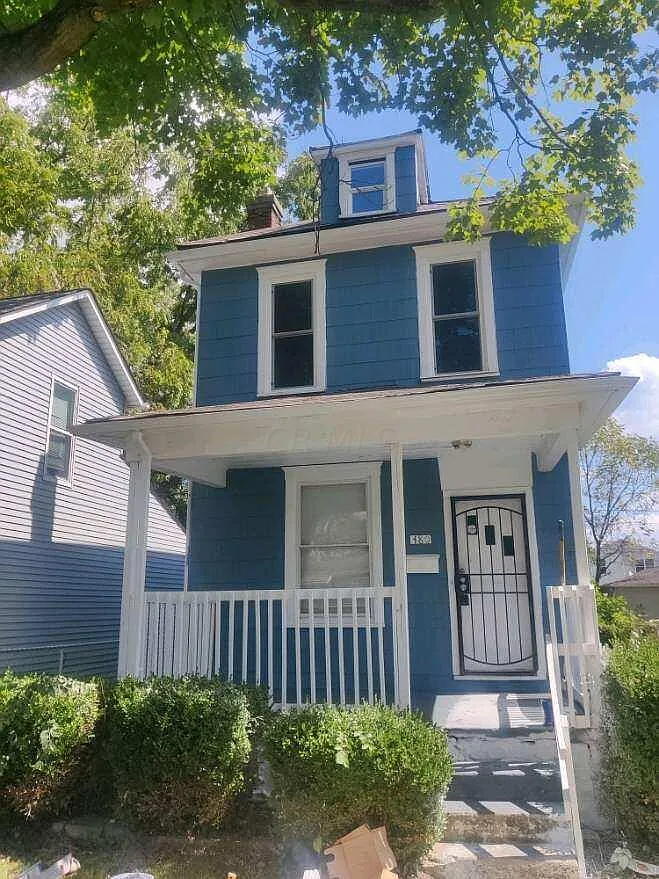 380 Clarendon Ave photo 1