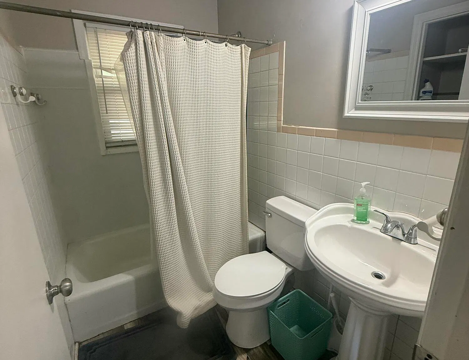 3 bed, 1.0 bath, 1000 sqft, $1,550 — Photo 1