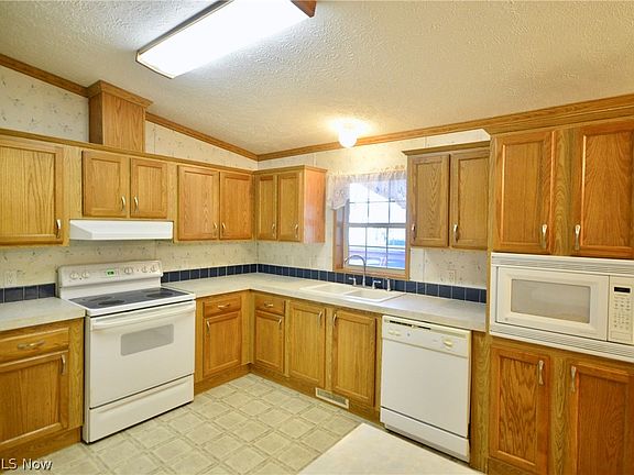 5th image of 2 Emerald Ln
