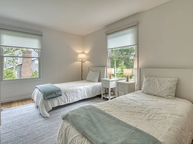 23 Crystal Dr — Photo 5