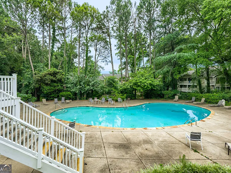 905 Augusta Dr SE — Photo 16