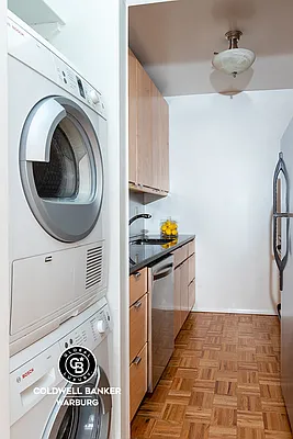 Rented by Coldwell Banker Warburg | media 10