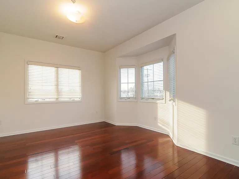 330 Maple Ave #4 — Photo 10