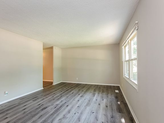 3rd image of 8810 Balboa Ct