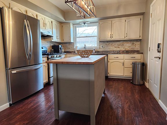 Large Kitchen with island