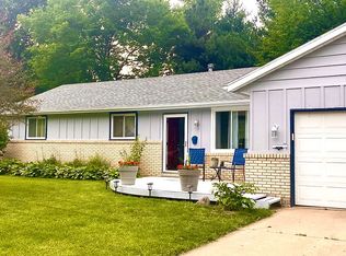 2106 Sunset Dr, Pekin, IL 61554