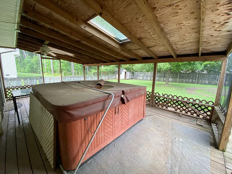 22 Old Pond Ct — Photo 8