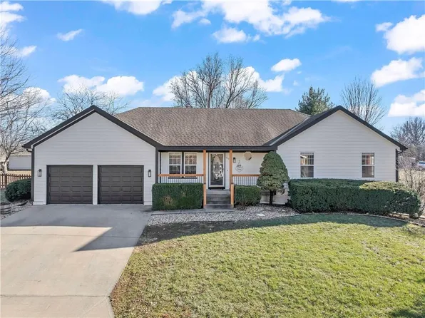 1111 S Doyle St, Louisburg, KS 66053