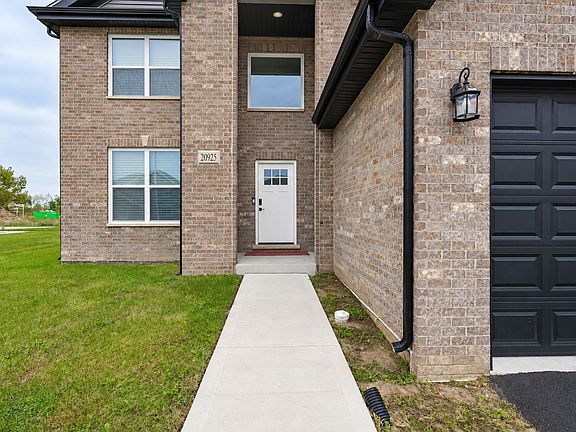 4th image of 20925 Dexter St
