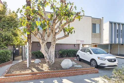 4065 McLaughlin Ave Photo 1