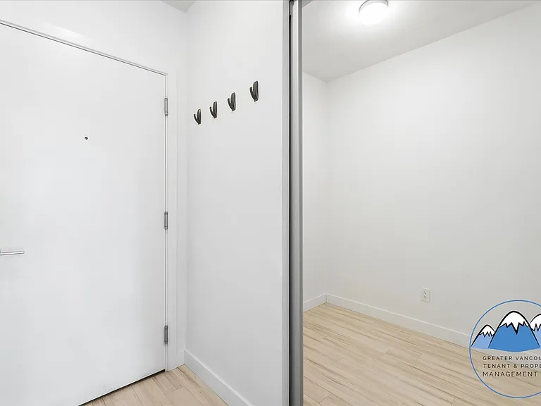 111 E 3rd St — Photo 14