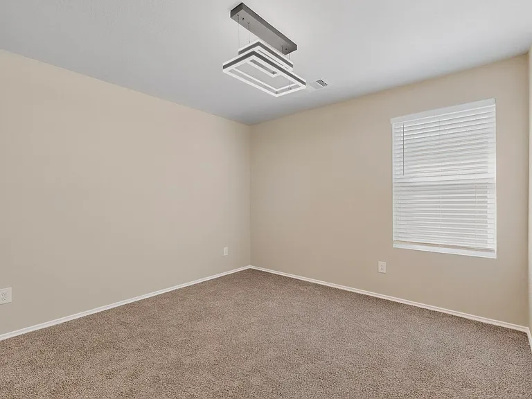218 Sickle Loop — Photo 18
