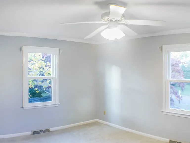 1205 Bixham Ln — Photo 10