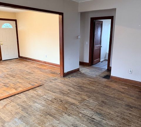 5th image of 676 N Benton Ave