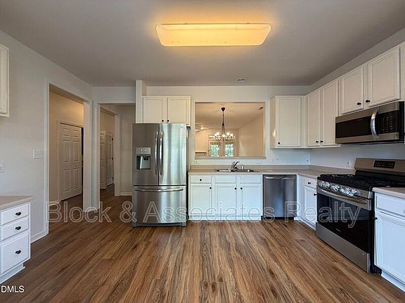 3rd image of 803 Knightsborough Way