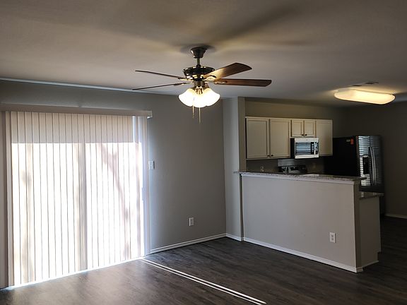 3rd image of 1304 Montoya Ln