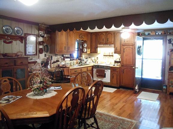 4th image of 1329 Delta Ln