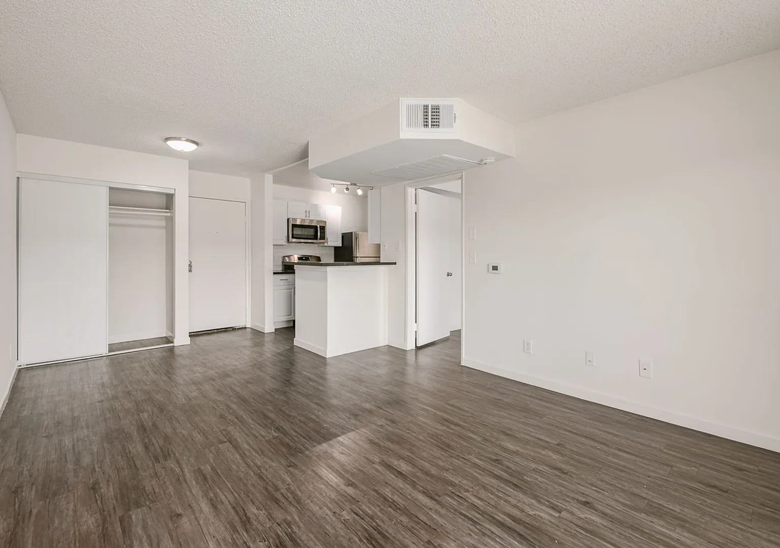 1725 Grismer Ave — Photo 1