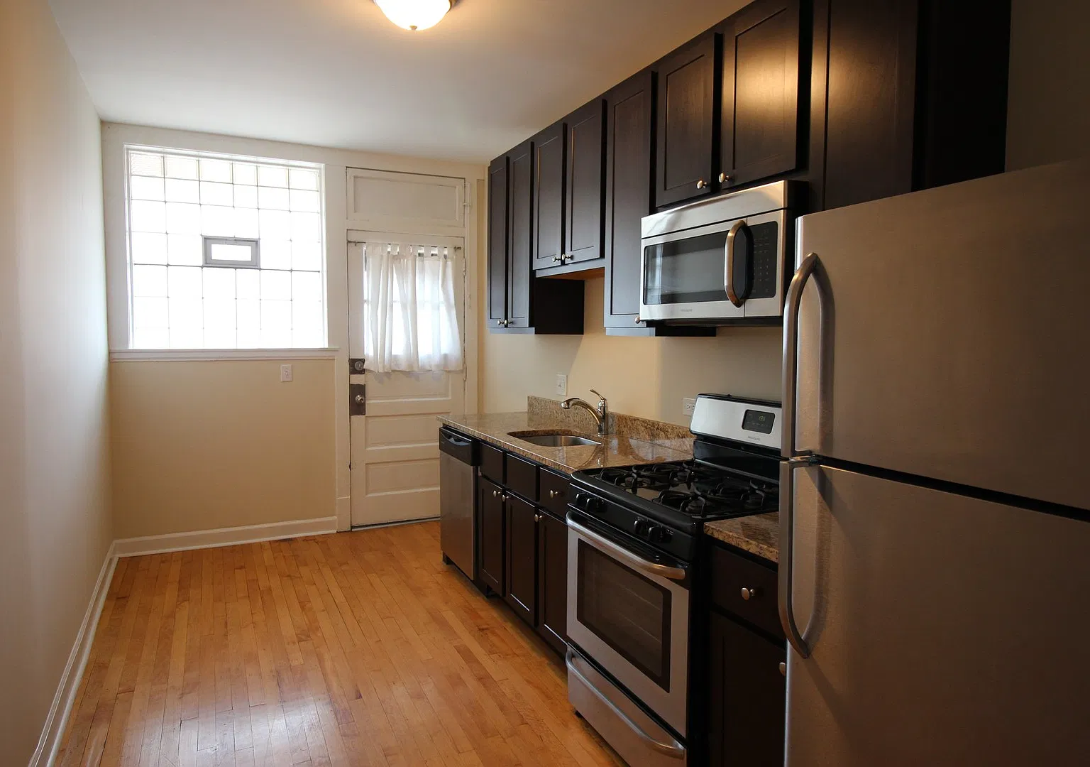 2339 W Rosemont Ave — Photo 1