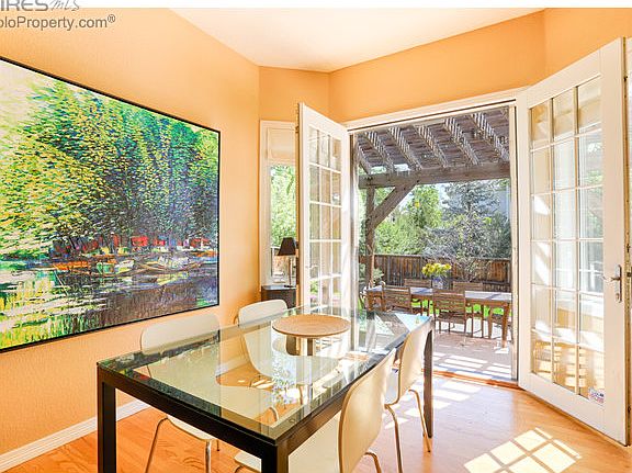 Eat-in kitchen dining area