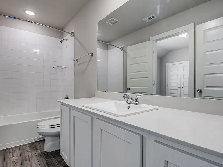 2412 Green River Rd — Photo 14