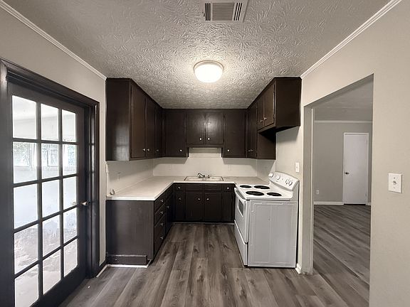 3rd image of 3462 East St
