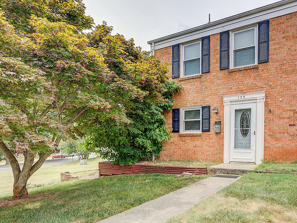 1st image of 135 Cambridge Sq