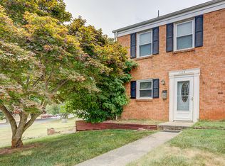 135 Cambridge Sq, Vinton, VA 24179