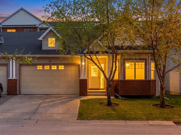 44 S Prestwick Pond Ter SE, Calgary, AB T2Z 3Z8
