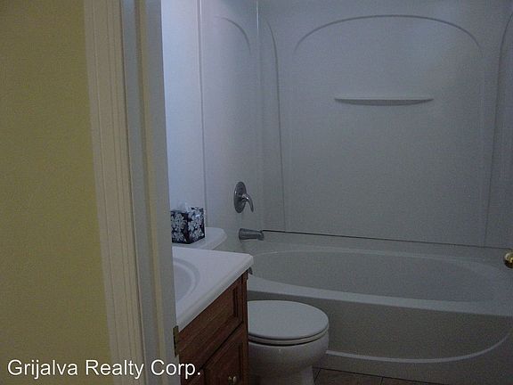 5th image of 918 E Elm St #1